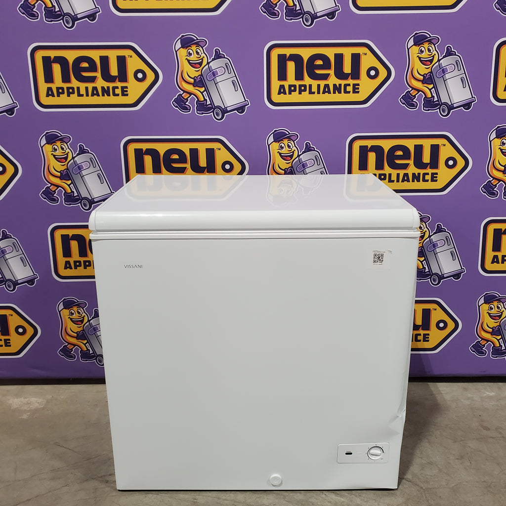 Pictures of Vissani 6.9 cu. ft. Manual Defrost Chest Freezer in White, Garage Ready with LED Light Type 251311SD935 - DCM7QRWW - Scratch & Dent (Major) - Neu Appliance Outlet - Discount Appliance Outlet in Austin, Tx