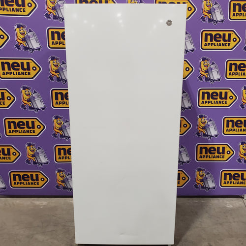 GE 21.3 Cu. Ft. Frost-Free Garage Ready Standup  Upright Freezer 25137SD693 - FUF21QRRWW - Scratch & Dent - Minor