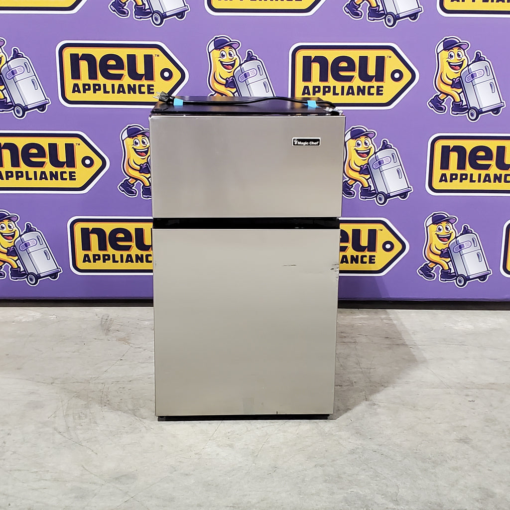 Pictures of Magic Chef 3.1 cu. ft. 2-Door Mini Refrigerator with Freezer and Can Dispenser HMDR31GSE - Scratch & Dent (Minor) - Neu Appliance Outlet - Discount Appliance Outlet in Austin, Tx