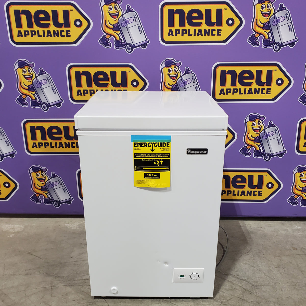 Magic Chef 3.5 cu. ft. Manual Defrost Chest Freezer in White 251311SD937 - HMCF35W5 - Scratch & Dent (Moderate)