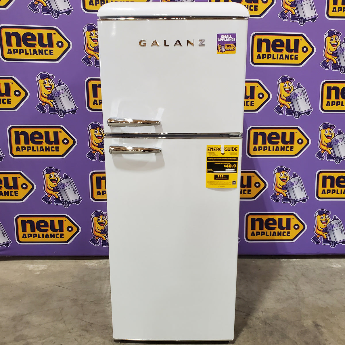 Galanz 24 in. 10 cu. ft. Retro Top Freezer Refrigerator, Energy Star and Frost Free in Milkshake White 25139SD790 - GLR10TWEEFR - Open Box