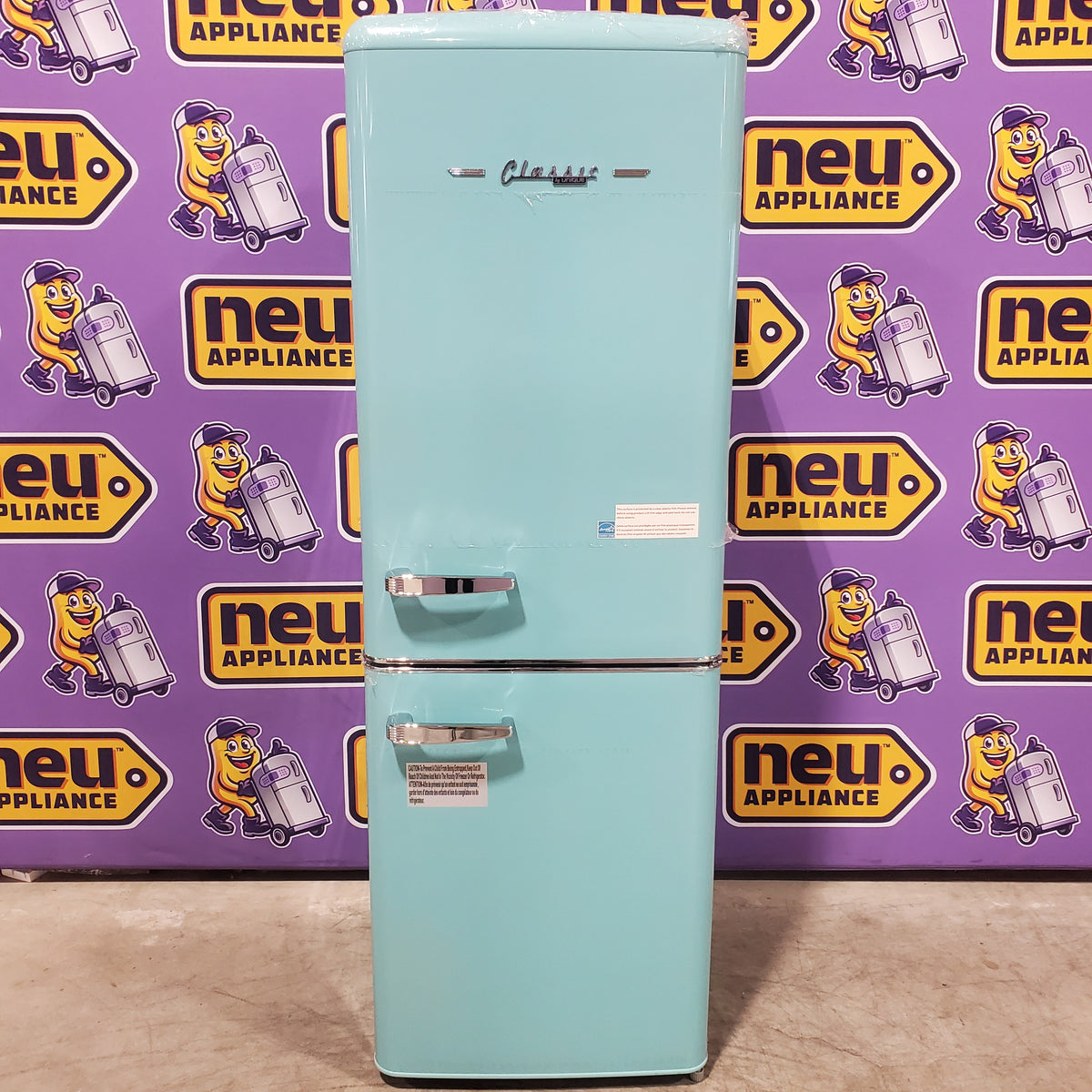 UNIQUE Classic Retro 21.6 in. 7 cu. ft. Retro Bottom Freezer Refrigerator in Ocean Mist Turquoise, ENERGY STAR 251312SD976 - UGP-215L LB AC - Open Box
