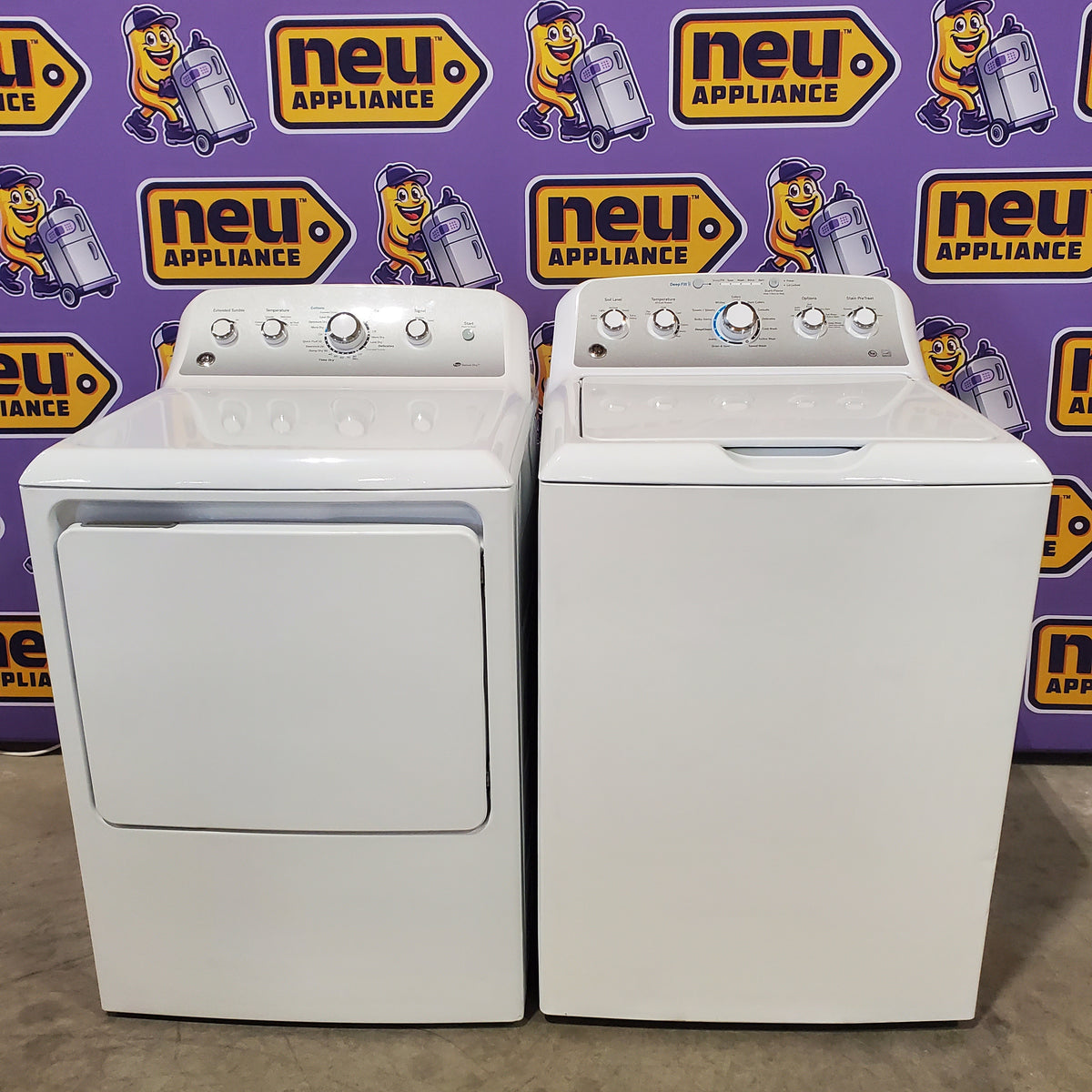 GE White Top Load 4.4 Cu. Ft. Washer with Stainless Steel Basket GTW490ACJWS - Scratch &Dent (Major) and GE White Electric 7.2 Cu. Ft. Dryer with Aluminized Alloy Drum 16253 - GTD45EASJWS - Scratch & Dent (Moderate)
