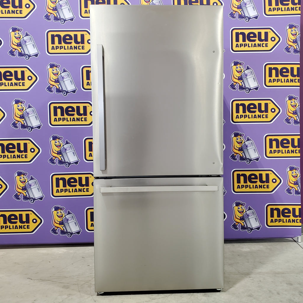 Pictures of Hisense Counter Depth Fingerprint Stainless Steel Bottom Freezer 17.2 Cu. Ft. Refrigerator with LED Lighting and Super Cool and Super Freeze HRB171N6ASE - Scratch and Dent (Minor) - Neu Appliance Outlet - Discount Appliance Outlet in Austin, Tx