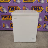 Vissani 5.0 cu. ft. Manual Defrost Chest Freezer with LED Light in White, Garage Ready 25139SD824 - HMCF5W5 - Scratch & Dent (Minor)