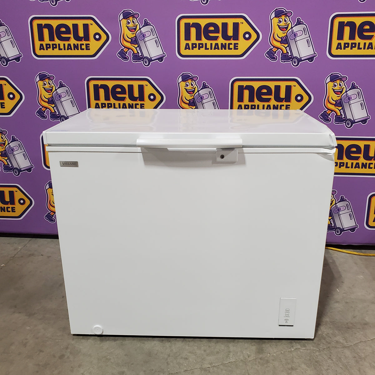 Vissani 8.8 cu. ft. Manual Defrost Convertible Garage Ready Chest Freezer in White, Powered by Hubspace MDCF9WH - Scratch & Dent (Major)