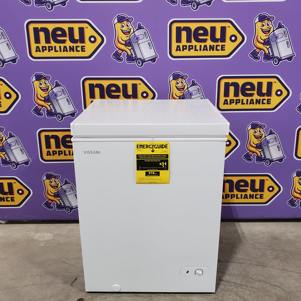 Pictures of Vissani 5.0 cu. ft. Manual Defrost Chest Freezer with LED Light in White, Garage Ready SA329 - HMCF5W5 - Scratch & Dent (Minor) - Neu Appliance Outlet - Discount Appliance Outlet in Austin, Tx