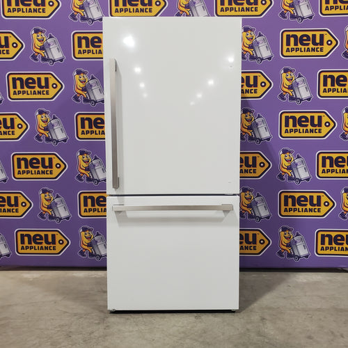 Hisense 33" Wide Counter Depth ENERGY STAR 17.2-cu ft Bottom-Freezer Refrigerator with Ice Maker in Fingerprint Resistant Stainless Steel 3SD659 - HRB171N6BSE - Scratch & Dent (Minor)