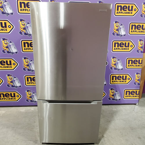 Vissani 18.7 cu. ft. Bottom Freezer Refrigerator in Stainless Steel 25138SD758 - MDBF18SS - Scratch & Dent (Moderate)
