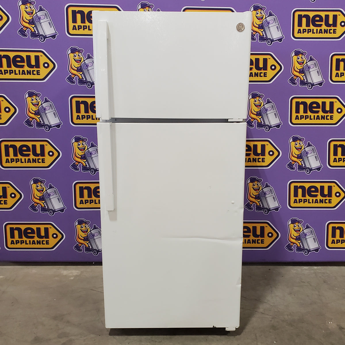 GE® 16.6 Cu. Ft. Top-Freezer Refrigerator in White 25139SD772 - GTS17DTNRWW - Scratch & Dent (Major)