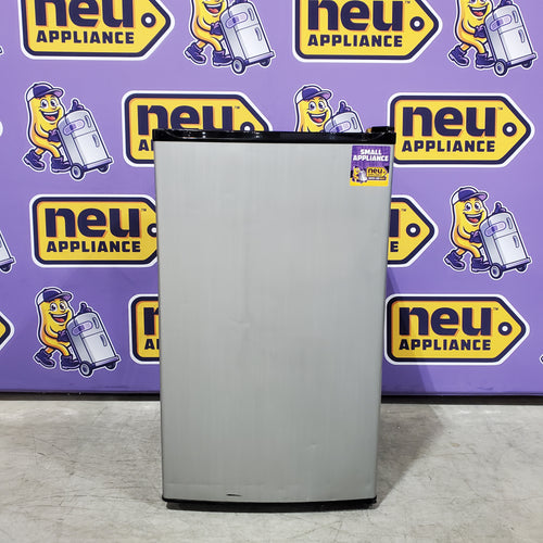 Magic Chef 3.6 Cu. Ft. Compact Refrigerator 25139SD829 - MCBR360S - Scratch & Dent (Moderate)