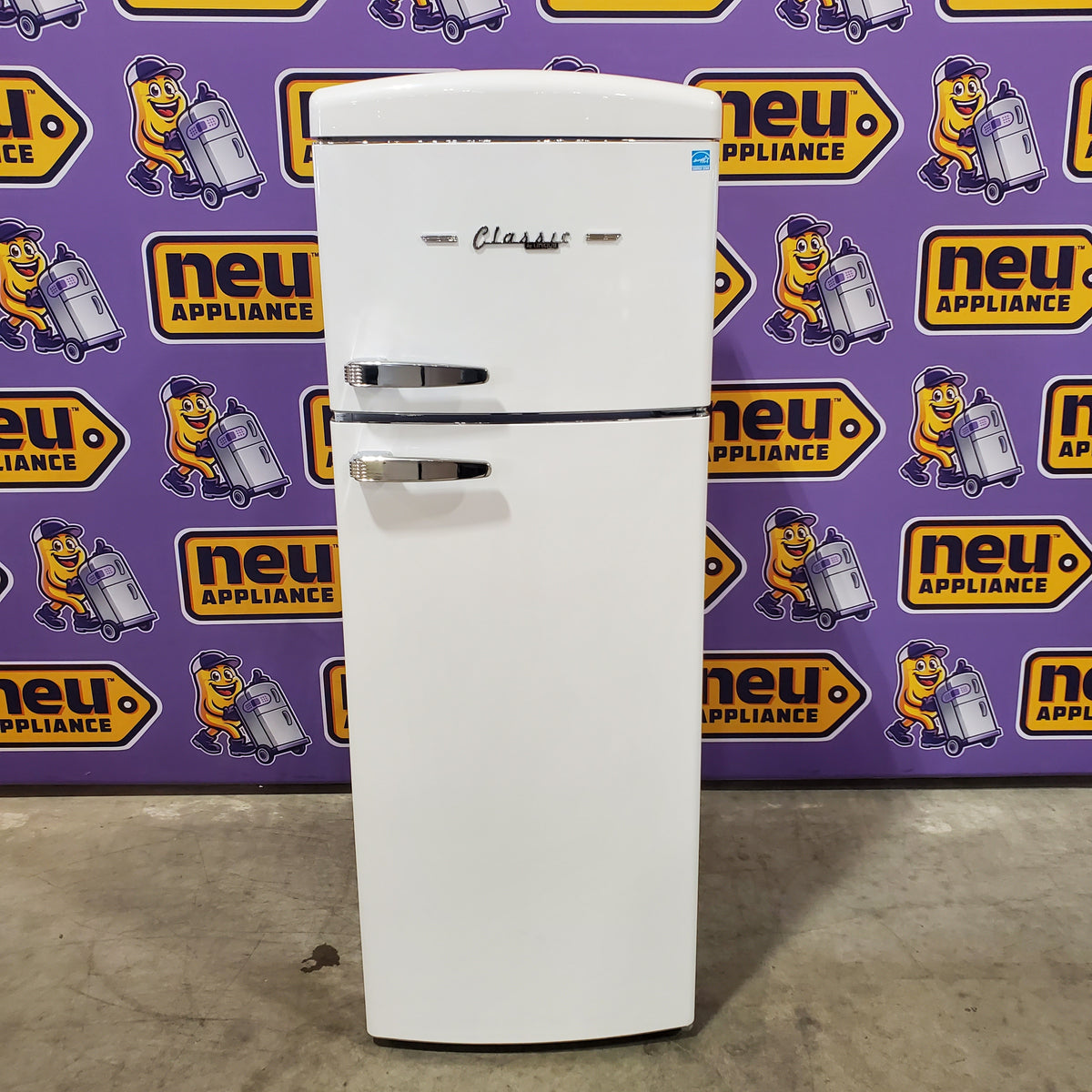 UNIQUE Classic 7.5-cu ft Counter-Depth 22-in Wide Top-Freezer Refrigerator ( Marshmallow White ) Garage Ready ENERGY STAR Certified 25137SD695 - UNQ-FR7CT W AC - Scratch & Dent (Minor)