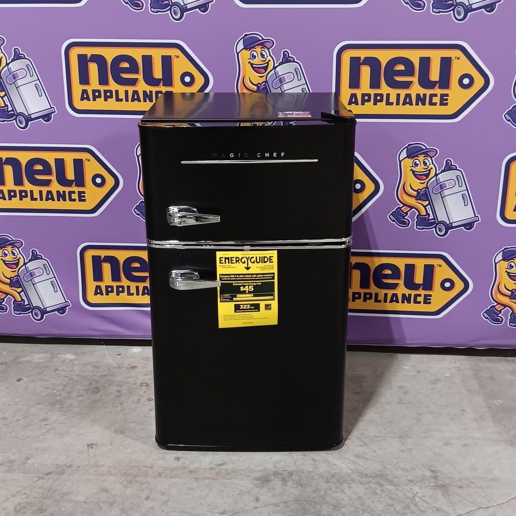 Magic Chef Retro 3.2 Cu. Ft. 2 Door Mini Fridge in Black 25135SD678 - HMCR320BE - Open Box