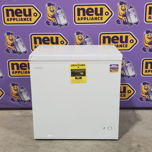 Vissani 7.0 cu. ft. Manual Defrost Chest Freezer with LED Light in White, Garage Ready 25133SD569 - HMCF7W5 - Scratch & Dent (Minor)