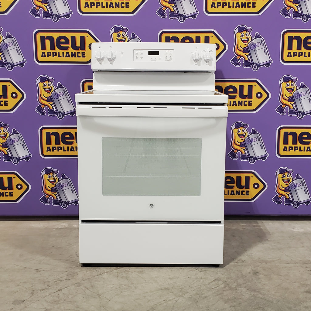 Pictures of GE® 30" 5.3 cu. ft. Free-Standing Electric Range in White with Ceramic Glass Cooktop and Power Boil - Neu Appliance Outlet - Discount Appliance Outlet in Austin, Tx