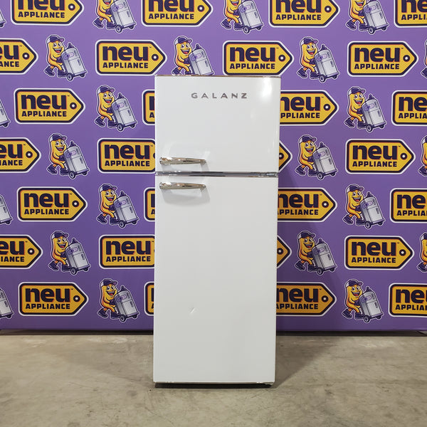 Galanz 24 in. 10 cu. ft. Retro Top Freezer Refrigerator, Energy Star and Frost Free in Milkshake White GLR10TWEEFR - Scratch & Dent (Moderate)