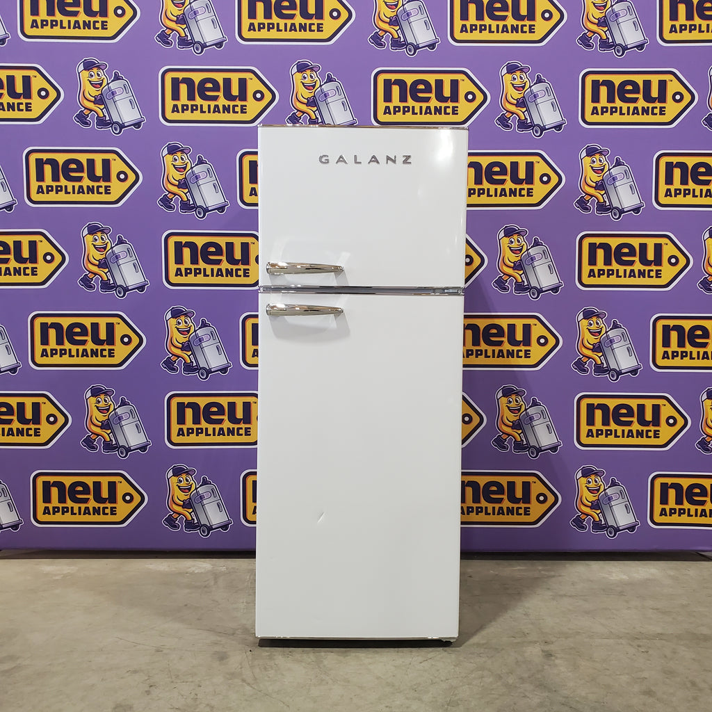 Pictures of Galanz 24 in. 10 cu. ft. Retro Top Freezer Refrigerator, Energy Star and Frost Free in Milkshake White GLR10TWEEFR - Scratch & Dent (Moderate) - Neu Appliance Outlet - Discount Appliance Outlet in Austin, Tx