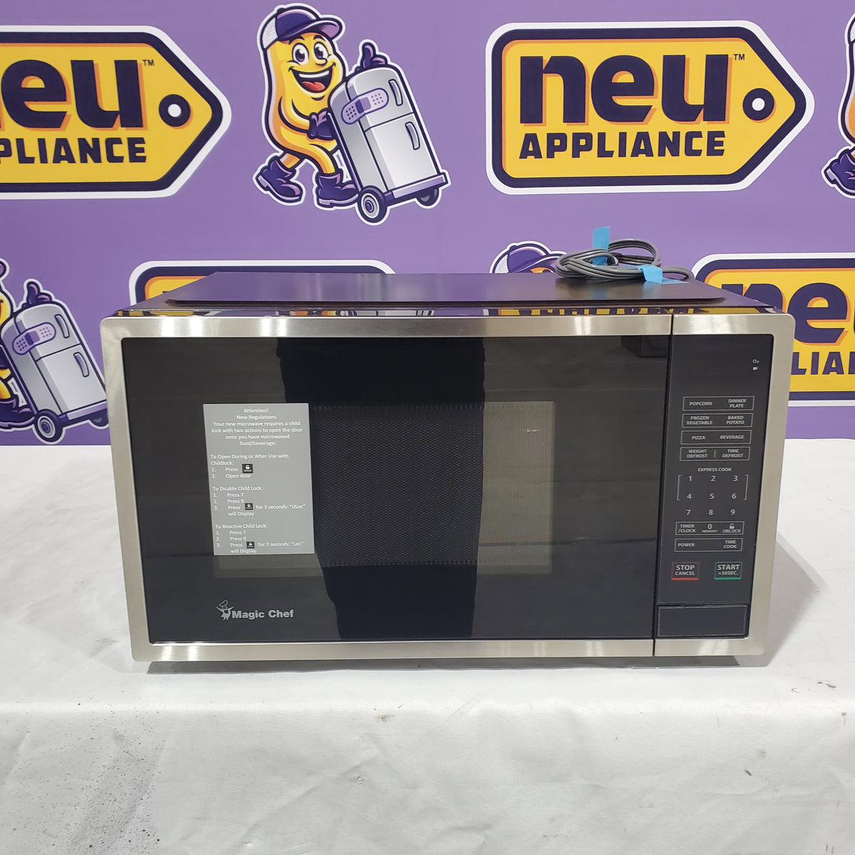 Magic Chef 18.6 in W, 0.9 cu. ft. Countertop Microwave, in Stainless Steel with 900-Watt Cooking Power HMM990ST3 - Scratch & Dent (Moderate)