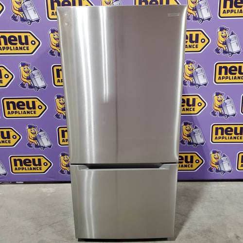 Vissani 18.7 cu. ft. Bottom Freezer Refrigerator in Stainless Steel 251311SD1001 - MDBF18SS - Scratch & Dent (Minor)