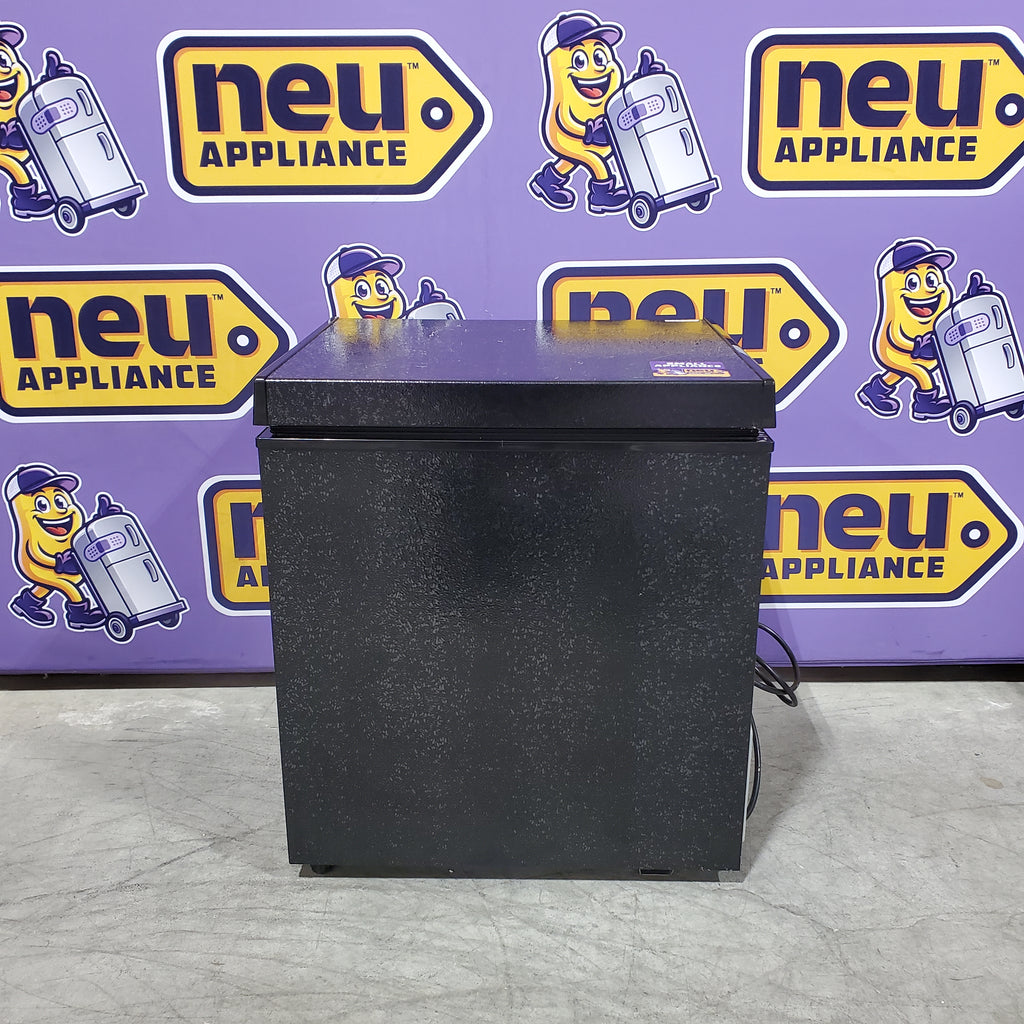 Pictures of Electactic 1.8 Cubic Feet Chest Freezer with 2 Removable Baskets 251312SD1034 - BD-50 - Scratch & Dent (Minor) - Neu Appliance Outlet - Discount Appliance Outlet in Austin, Tx