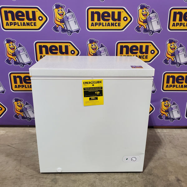 Vissani 7.0 cu. ft. Manual Defrost Chest Freezer with LED Light in White, Garage Ready SA306 - HMCF7W5 - Scratch & Dent (Minor)