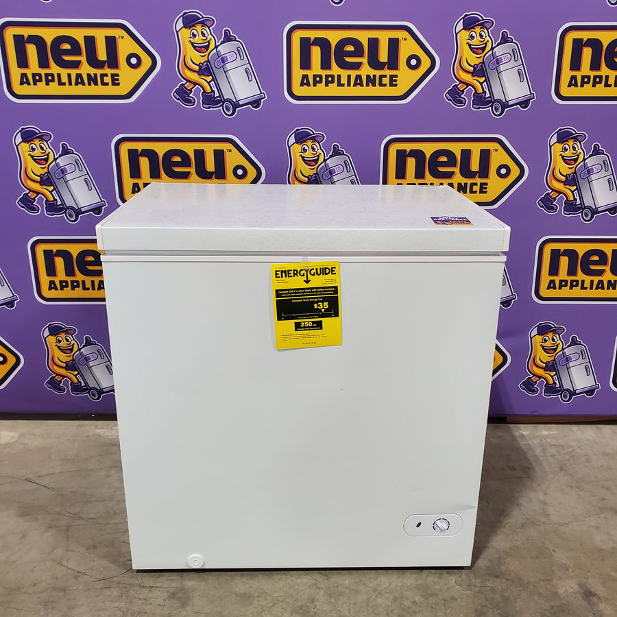 Vissani 7.0 cu. ft. Manual Defrost Chest Freezer with LED Light in White, Garage Ready SA306 - HMCF7W5 - Scratch & Dent (Minor)