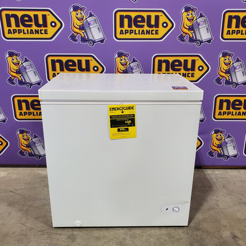 Vissani 7.0 cu. ft. Manual Defrost Chest Freezer with LED Light in White, Garage Ready SA306 - HMCF7W5 - Scratch & Dent (Minor)