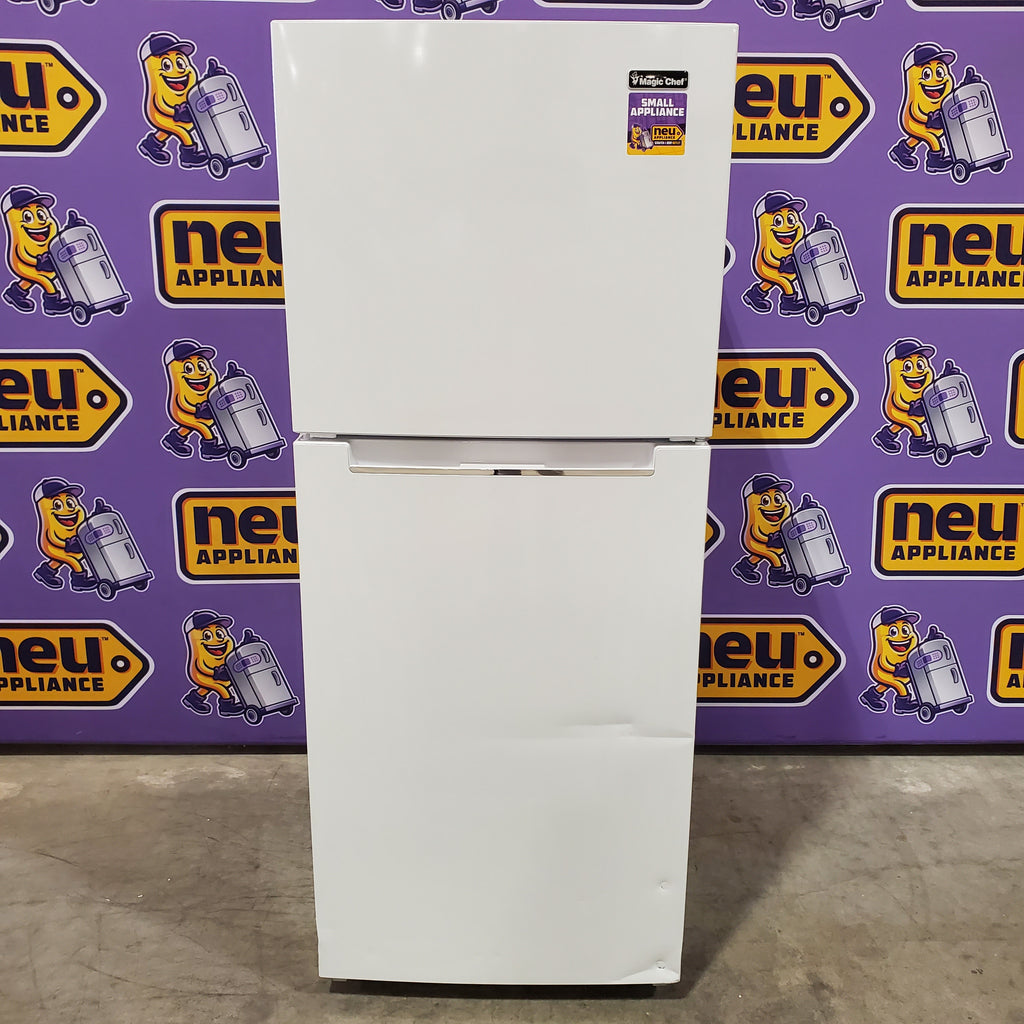 Magic Chef 10.1 cu. ft. Top Freezer Refrigerator in White 25139SD816 - HMDR1000WE - Scratch & Dent (Major)