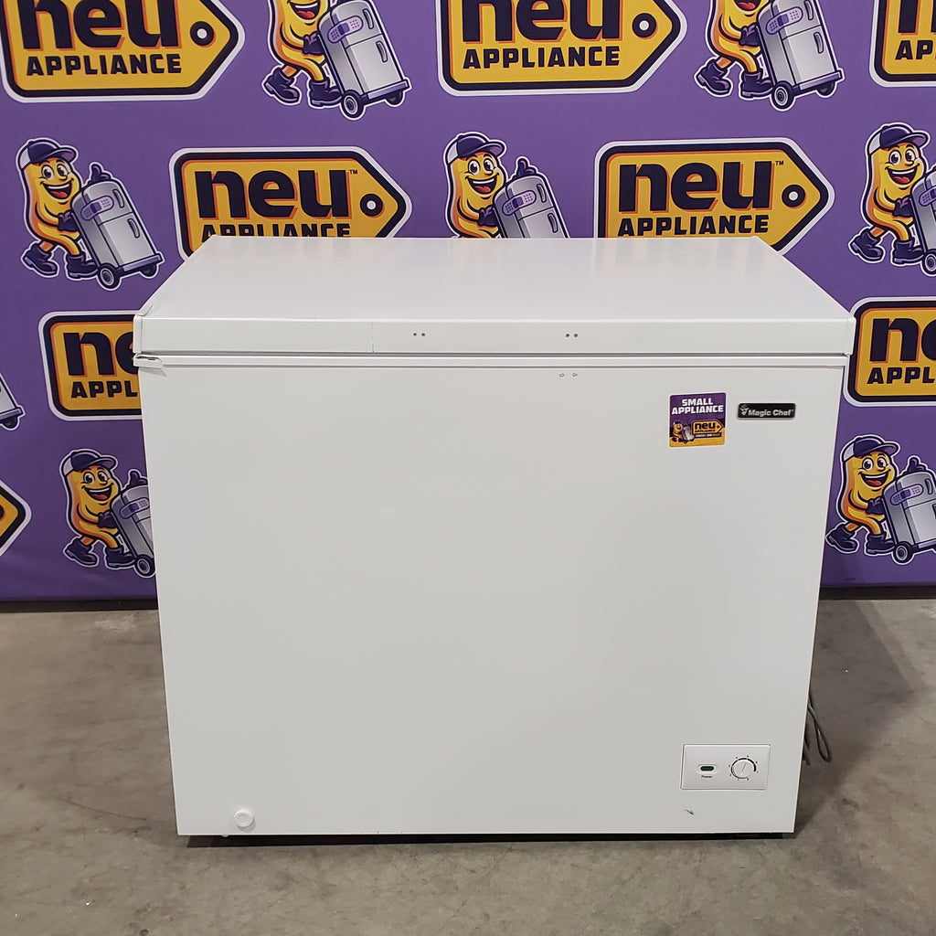 Magic Chef 8.7 cu. ft. Manual Defrost Chest Freezer in White 25SA191 - HMCF9W3 - Scratch & Dent (Minor)