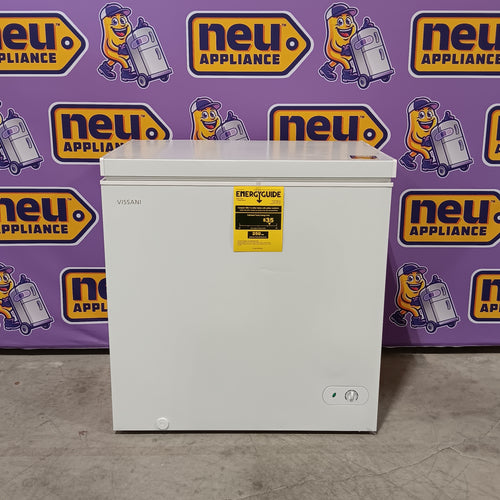 Vissani 7.0 cu. ft. Manual Defrost Chest Freezer with LED Light in White, Garage Ready 25132SD397 - HMCF7W5 - Scratch & Dent (Moderate)