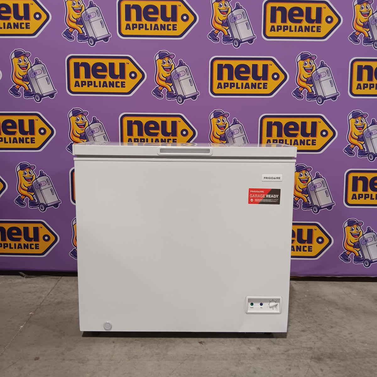 Frigidaire 7.0 cu ft Chest Freezer Deep Freezer for Garage, Kitchen, Basement, Large Capacity for Bulk Storage SA619 - EFRF7003 - Scratch & Dent (Minor)