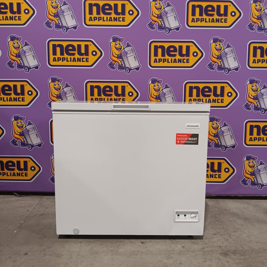 Frigidaire 7.0 cu ft Chest Freezer Deep Freezer for Garage, Kitchen, Basement, Large Capacity for Bulk Storage SA619 - EFRF7003 - Scratch & Dent (Minor)