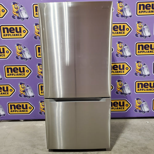 Vissani 18.7 cu. ft. Bottom Freezer Refrigerator in Stainless Steel 251312SD992 - MDBF18SS - Scratch & Dent (Moderate)
