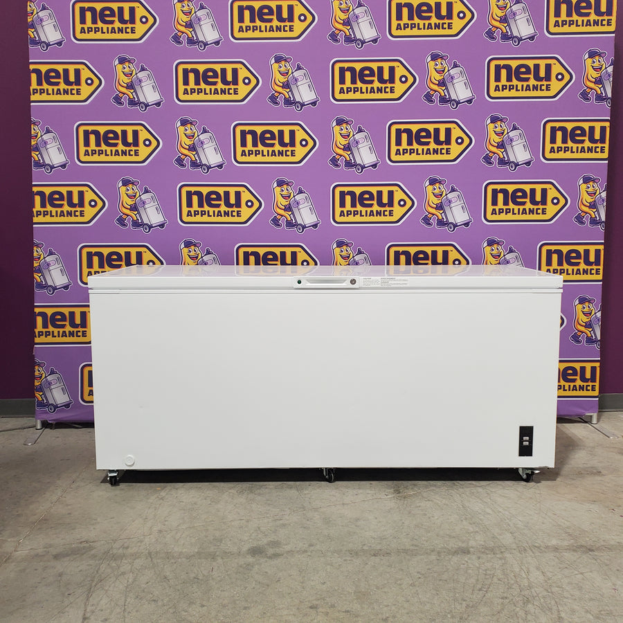 Frigidaire 20 Cu. Ft. Garage Ready Chest Freezer in White 20SD047 - FFCL2042AW - Scratch & Dent (Minor)