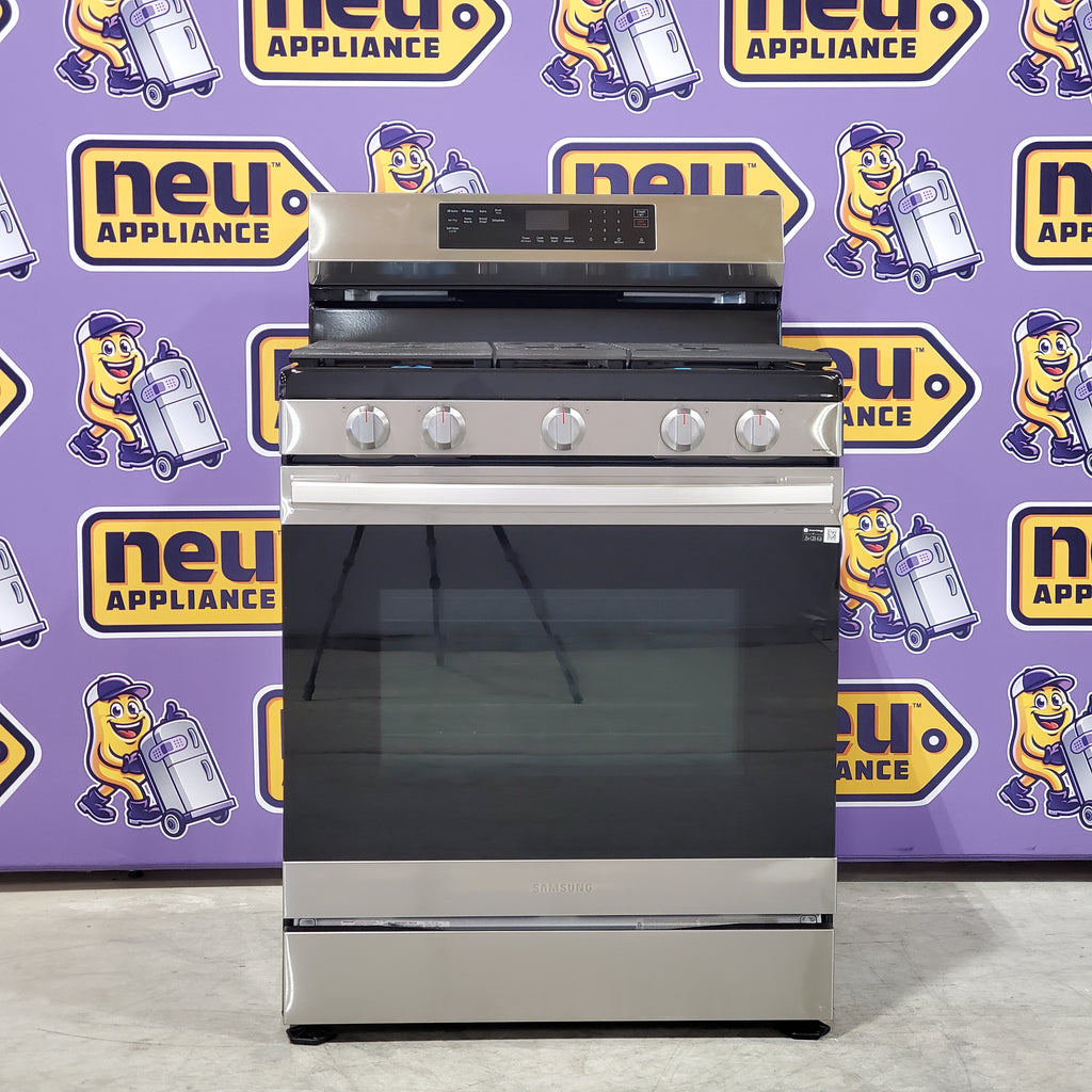 Pictures of Samsung Smart Freestanding Gas 6.0 Cu. Ft. Range with No Preheat Are Fry and Convection in Stainless Steel NX60A6511SS - Open Box - Neu Appliance Outlet - Discount Appliance Outlet in Austin, Tx