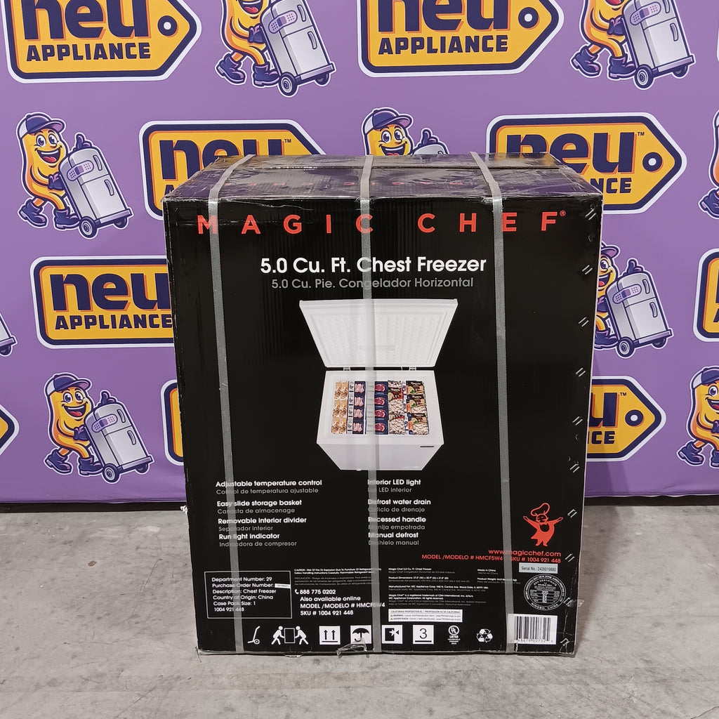 Magic Chef 5.0. cu. ft. Chest Freezer with Interior LED Light and Defrost Water Drain 25137SD727 - HMCF5W4 - New in Box