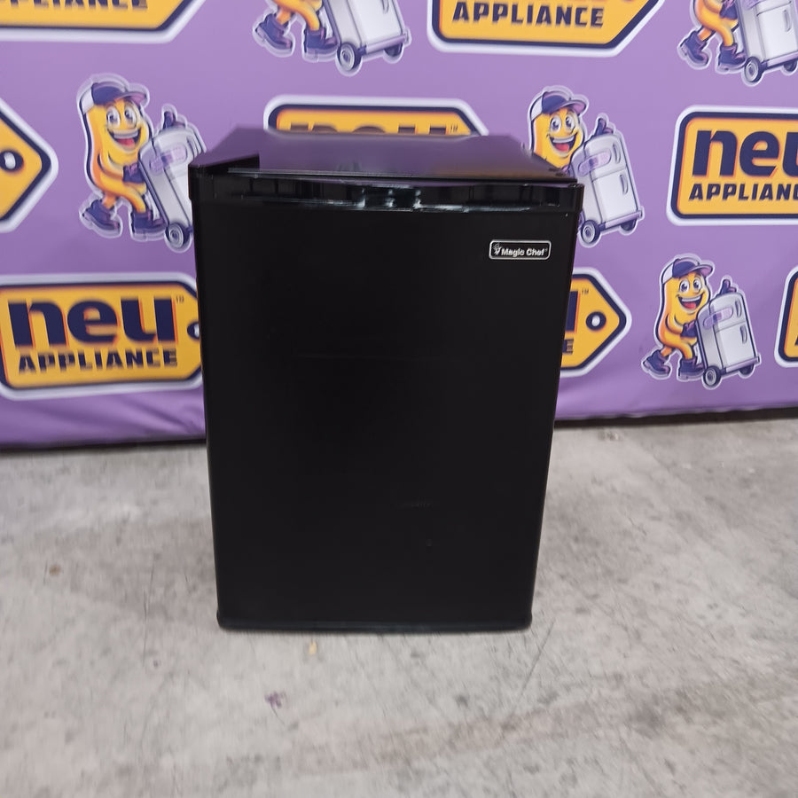 Magic Chef 2.6 cu. ft. Mini Fridge in Black, ENERGY STAR 25SA188 - HMBR265BE1 - Scratch & Dent (Minor)