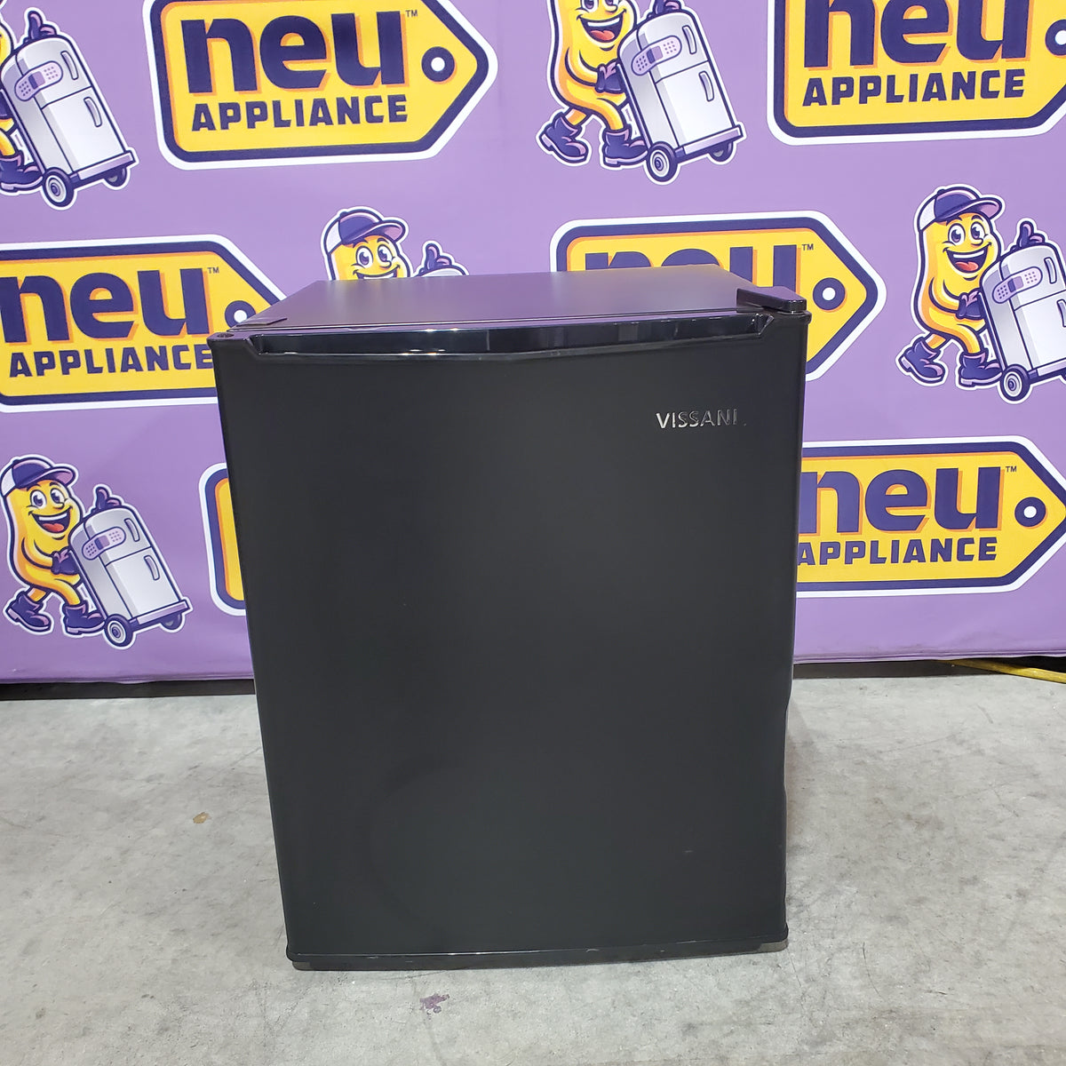 Vissani 2.6 Cu. Ft. Mini Refrigerator in Black, ENERGY STAR HVAR26GBE - Scratch & Dent (Minor)