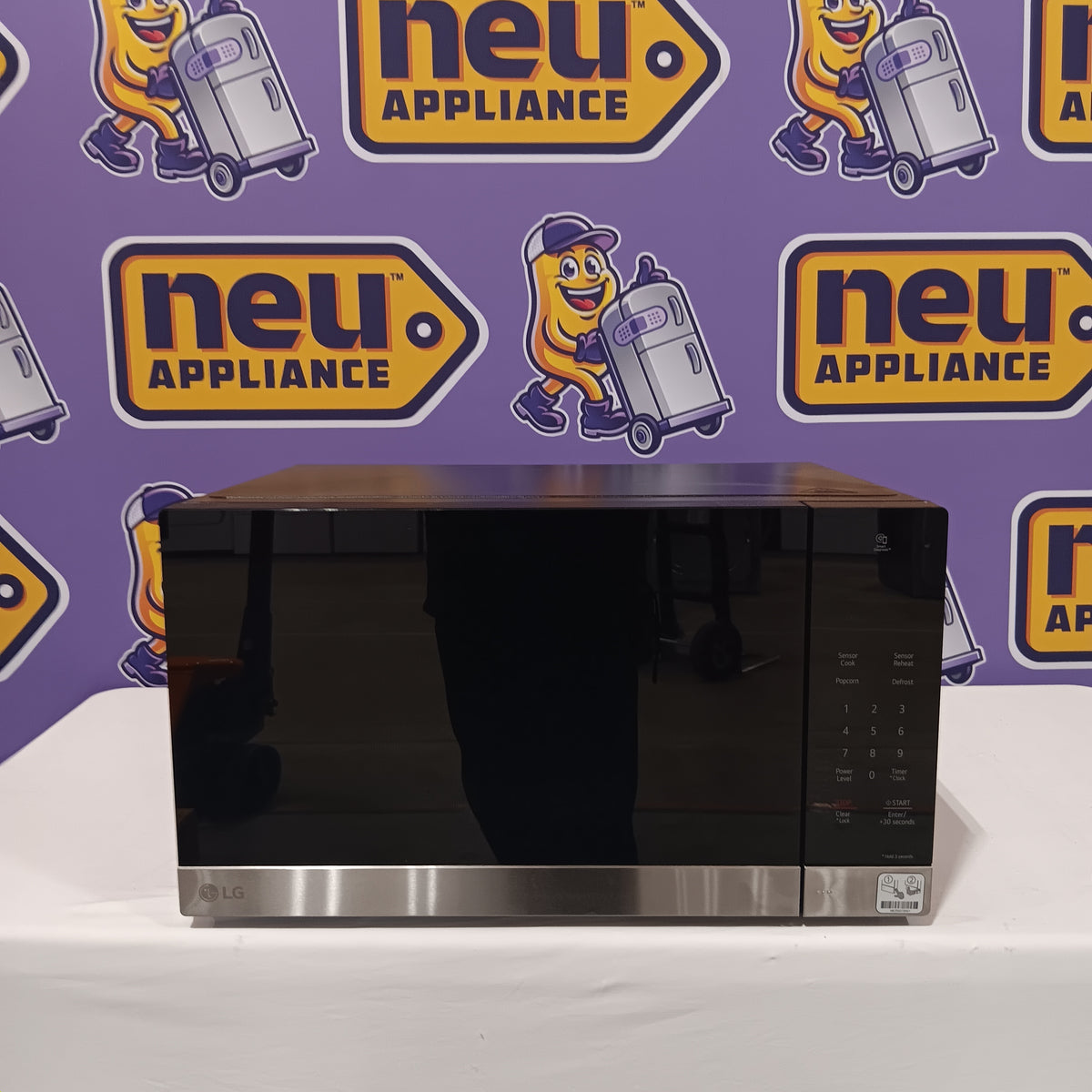 LG 1.5 cu. ft. NeoChef™ Countertop Microwave with Smart Inverter and Sensor Cooking MSER1590S - Open Box