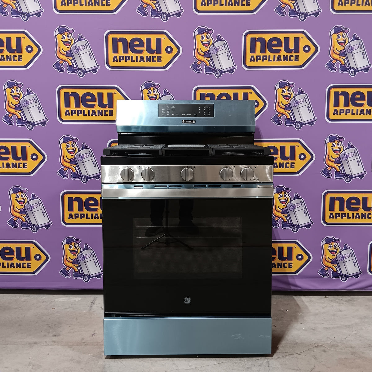 GE 30" Free-Standing Gas Convection Range with EasyWash™ Oven Tray and No Preheat Air Fry GE9845 - GGF600AVSS - New in Box