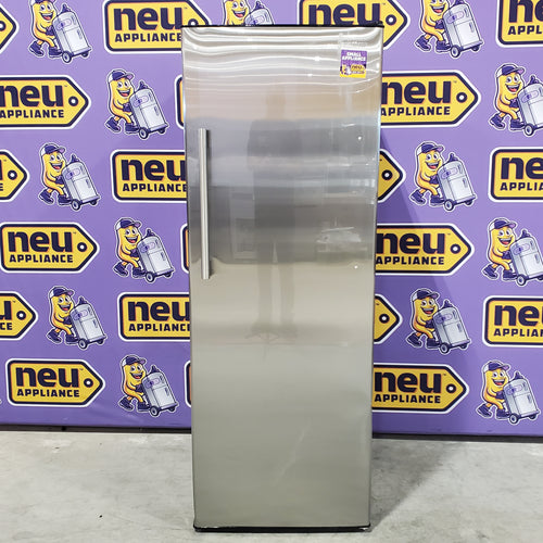 Vissani 24 in. 11 cu. ft. Convertible Auto Defrost Garage Ready Upright Freezer/Refrigerator in Stainless Steel, Energy Star 25132SD405 - VSF11US2A16 - Scratch & Dent (Minor)