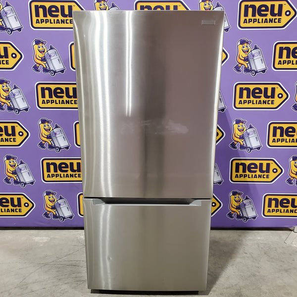 Vissani 18.7 cu. ft. Bottom Freezer Refrigerator in Stainless Steel 25136CR631 - MDBF18SS - Scratch & Dent (Moderate)