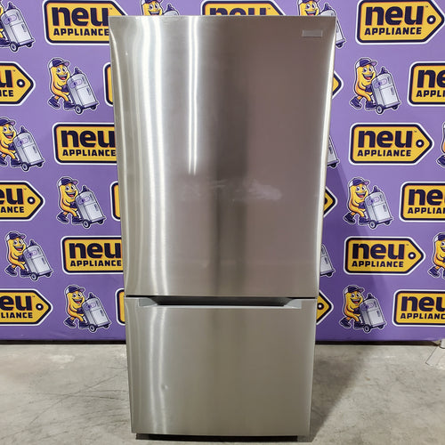 Pictures of Vissani 18.7 cu. ft. Bottom Freezer Refrigerator in Stainless Steel 25136CR631 - MDBF18SS - Scratch & Dent (Moderate) - Neu Appliance Outlet - Discount Appliance Outlet in Austin, Tx
