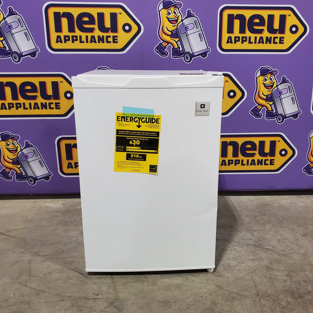 RCA 2.6-cu ft Mini Fridge with Freezer in White 25137SD735 - ACFR283-WHITE-6COM - Scratch & Dent (Minor)