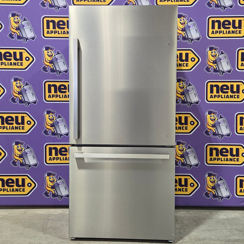 Pictures of 33" Wide Counter Depth Hisense ENERGY STAR 17.2-cu ft Bottom-Freezer Refrigerator with Ice Maker in Fingerprint Resistant Stainless Steel - Open Box - Neu Appliance Outlet - Discount Appliance Outlet in Austin, Tx