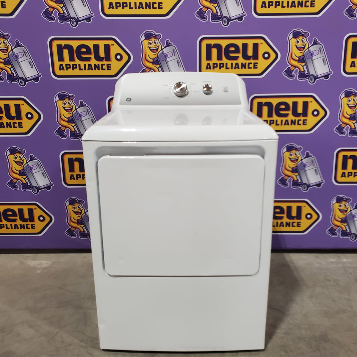 GE White Electric 7.2 Cu. Ft. Capacity Dryer with Up to 120 Ft. Venting and Reversible Door 31135SD247 - GTD38EASWWS - Scratch & Dent (Moderate)