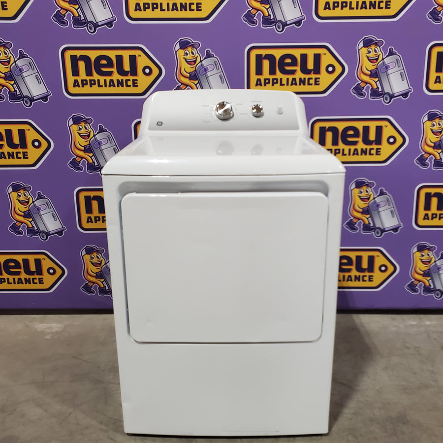 GE White Electric 7.2 Cu. Ft. Capacity Dryer with Up to 120 Ft. Venting and Reversible Door 31135SD247 - GTD38EASWWS - Scratch & Dent (Moderate)