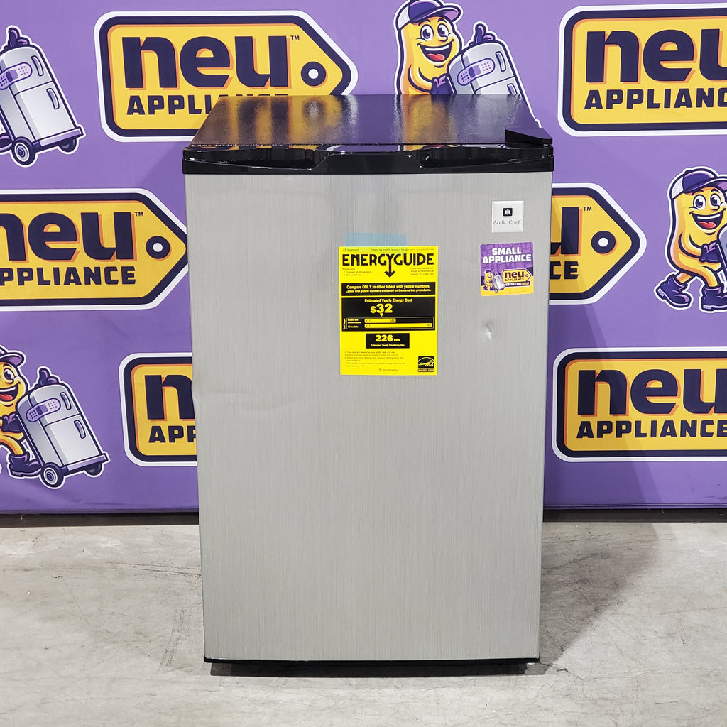Arctic Chef 4.5 cu. ft. Mini Fridge in Stainless Steel 25133SD495 - ACFR465 - Scratch & Dent (Moderate)