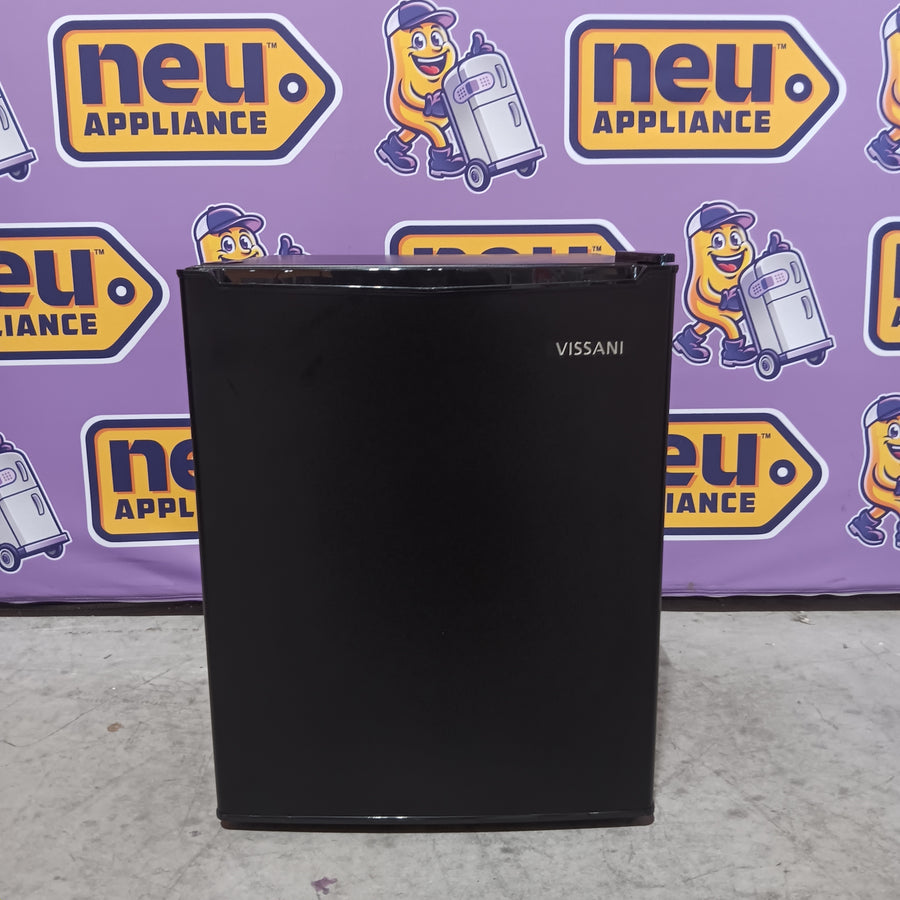 Vissani 2.6 Cu. Ft. Mini Refrigerator in Black, ENERGY STAR SA620 - HVAR26GBE - Scratch & Dent (Minor)