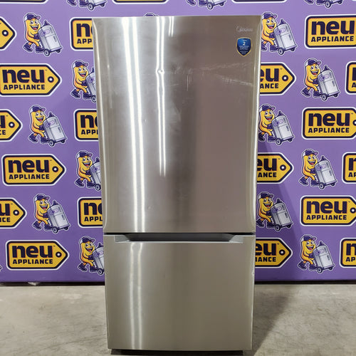Pictures of Midea 18.7 cu. ft. Garage Ready Bottom-Freezer Refrigerator in Stainless Steel 30134SD208 - MRB19B7AST - Scratch & Dent (Major) - Neu Appliance Outlet - Discount Appliance Outlet in Austin, Tx